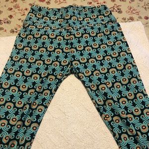 LuLaRoe leggings.